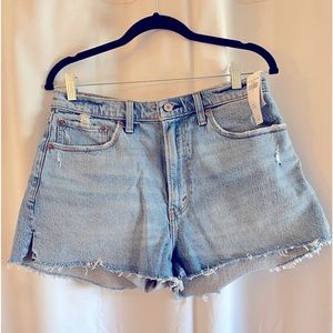 Abercrombie Curve Love High Rise Mom Short - Size 30